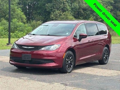 2023 Chrysler Voyager LX