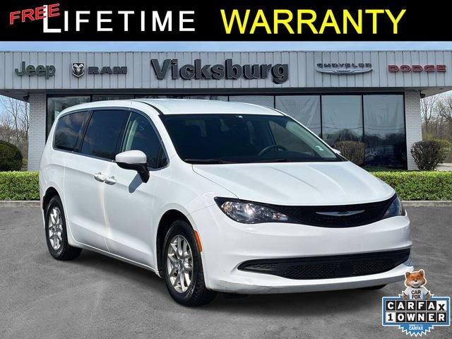 2023 Chrysler Voyager LX's photo