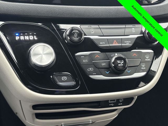 2020 Chrysler Voyager LX