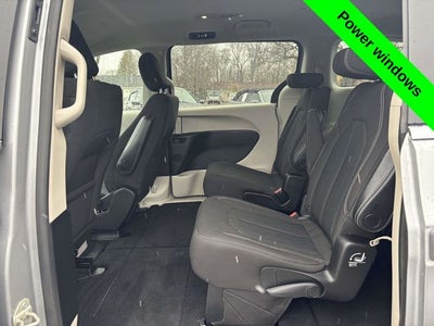 2020 Chrysler Voyager LX