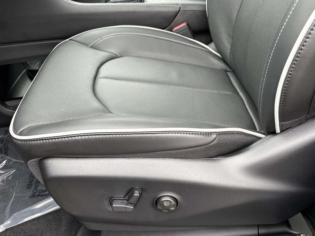 2027 Chrysler Pacifica PACIFICA LIMITED