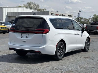 2027 Chrysler Pacifica PACIFICA LIMITED