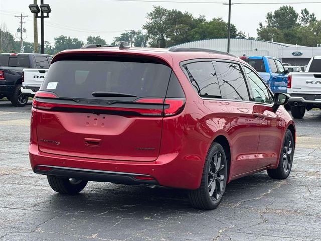 2027 Chrysler Pacifica PACIFICA LIMITED