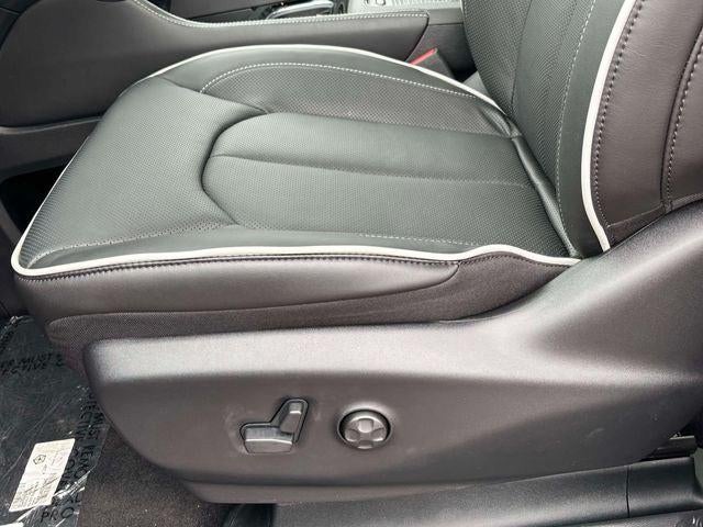2027 Chrysler Pacifica PACIFICA LIMITED