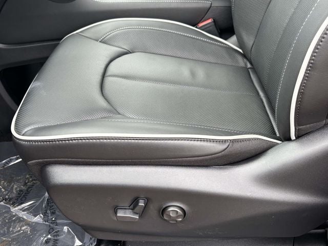 2027 Chrysler Pacifica PACIFICA LIMITED