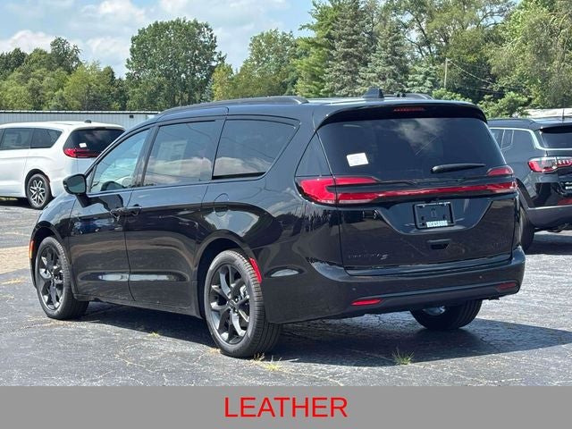 2027 Chrysler Pacifica PACIFICA LIMITED