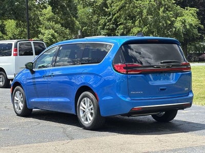 2027 Chrysler Pacifica PACIFICA SELECT AWD