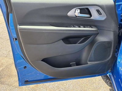 2027 Chrysler Pacifica PACIFICA SELECT AWD