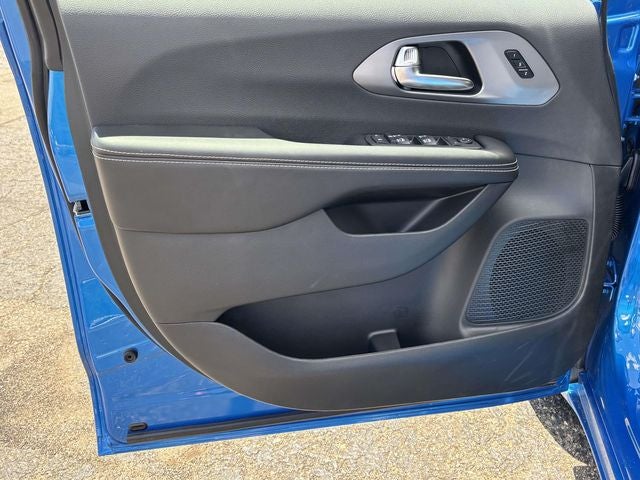 2027 Chrysler Pacifica PACIFICA SELECT AWD