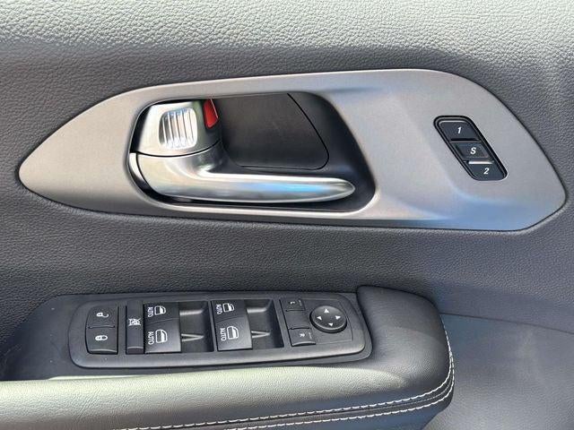 2027 Chrysler Pacifica PACIFICA SELECT AWD