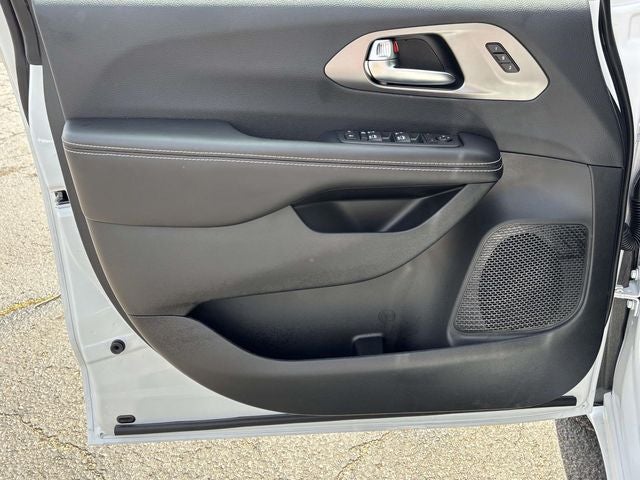 2027 Chrysler Pacifica PACIFICA SELECT AWD