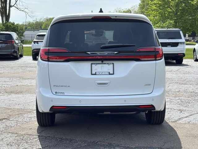 2027 Chrysler Pacifica PACIFICA SELECT AWD