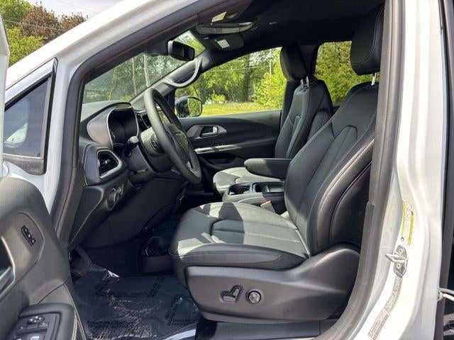 2027 Chrysler Pacifica PACIFICA SELECT AWD