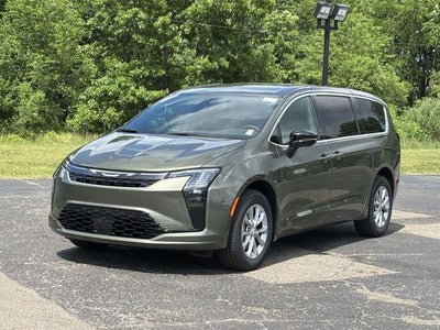 2027 Chrysler Pacifica PACIFICA SELECT AWD