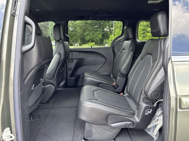 2027 Chrysler Pacifica PACIFICA SELECT AWD