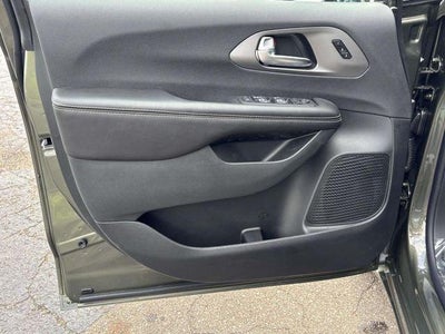 2027 Chrysler Pacifica PACIFICA SELECT AWD