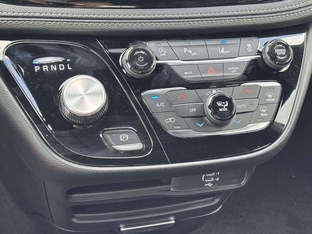 2027 Chrysler Pacifica PACIFICA SELECT AWD