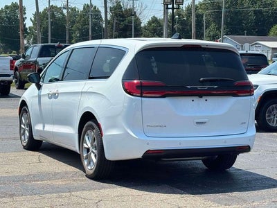 2027 Chrysler Pacifica PACIFICA SELECT AWD