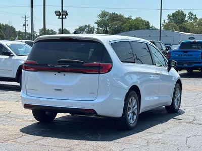 2027 Chrysler Pacifica PACIFICA SELECT AWD
