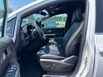 2027 Chrysler Pacifica PACIFICA SELECT AWD