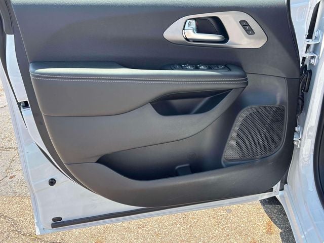 2027 Chrysler Pacifica PACIFICA SELECT AWD