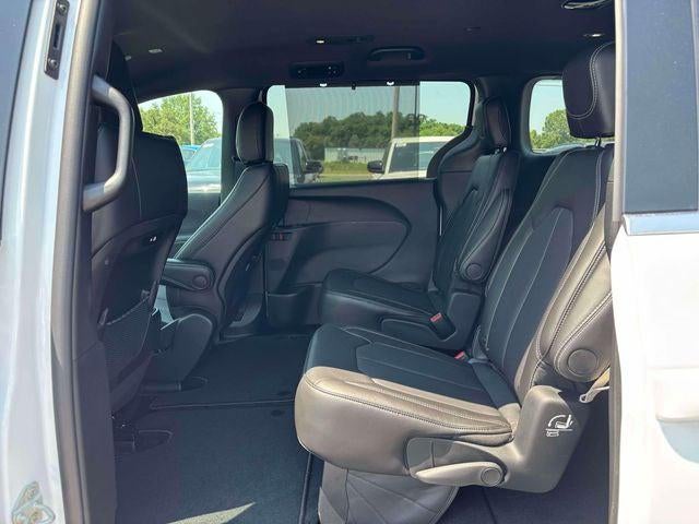 2027 Chrysler Pacifica PACIFICA SELECT AWD