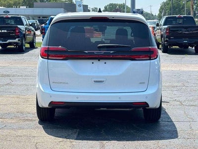 2027 Chrysler Pacifica PACIFICA SELECT AWD