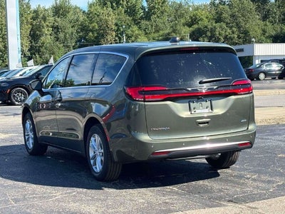 2027 Chrysler Pacifica PACIFICA SELECT AWD