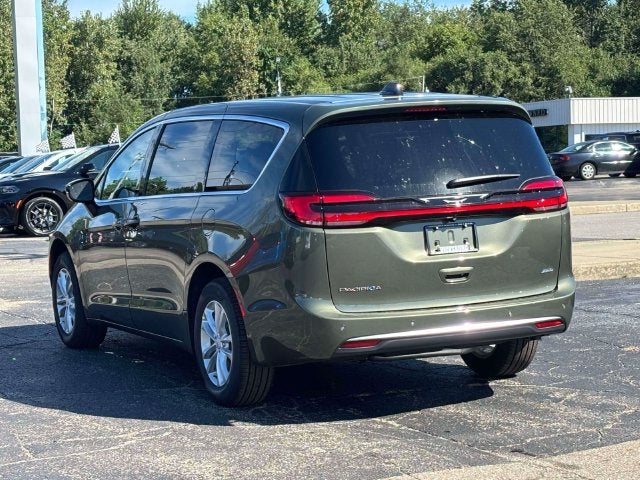 2027 Chrysler Pacifica PACIFICA SELECT AWD