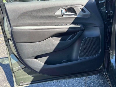 2027 Chrysler Pacifica PACIFICA SELECT AWD