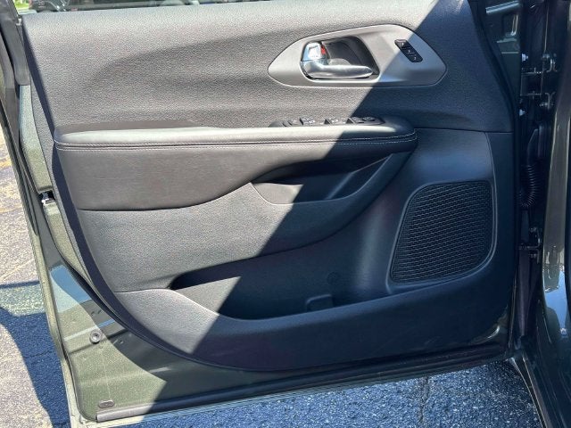2027 Chrysler Pacifica PACIFICA SELECT AWD