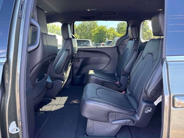 2027 Chrysler Pacifica PACIFICA SELECT AWD