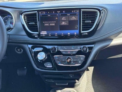 2027 Chrysler Pacifica PACIFICA SELECT AWD