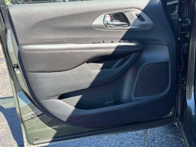 2027 Chrysler Pacifica PACIFICA SELECT AWD