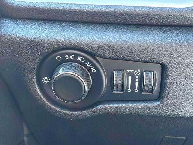 2027 Chrysler Pacifica PACIFICA SELECT AWD