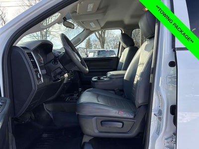 2017 RAM 3500 Tradesman Crew Cab 4x4 8' Box