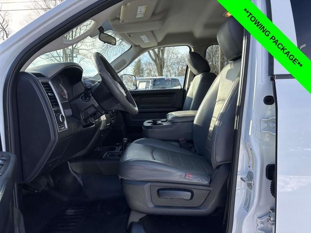 2017 RAM 3500 Tradesman Crew Cab 4x4 8' Box