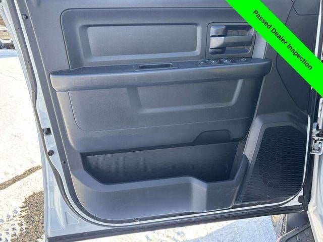 2017 RAM 3500 Tradesman Crew Cab 4x4 8' Box