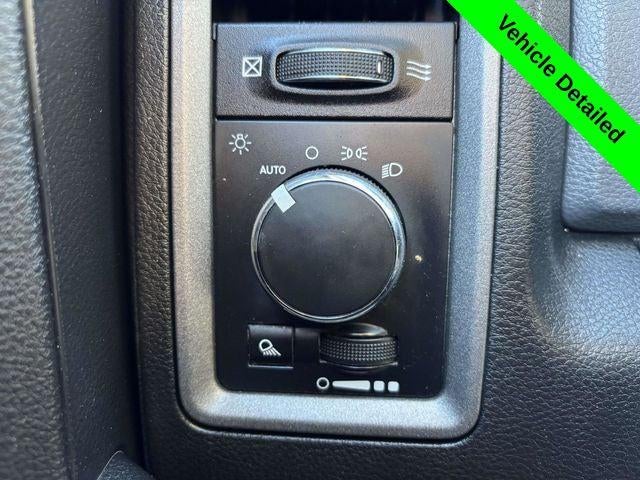 2017 RAM 3500 Tradesman Crew Cab 4x4 8' Box