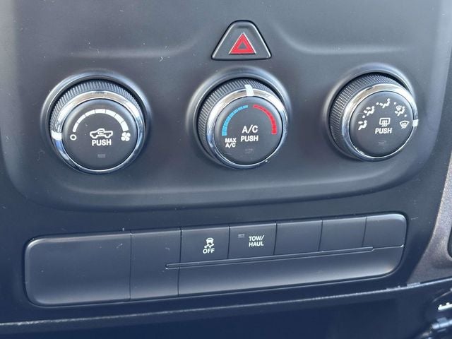 2022 RAM 1500 Classic Tradesman Crew Cab 4x4 5'7' Box