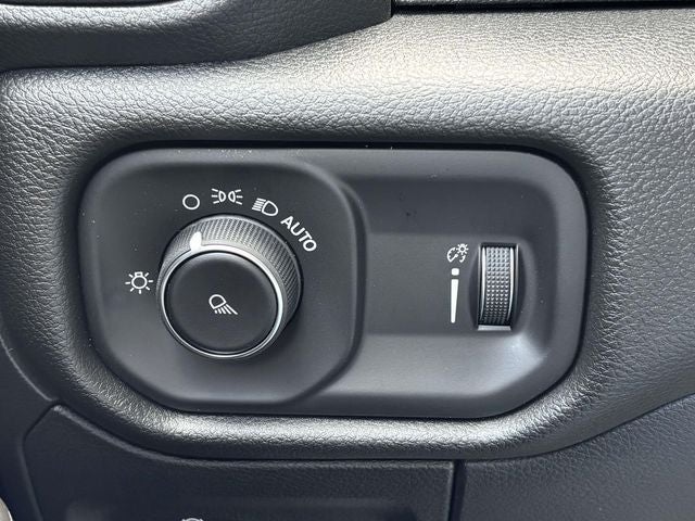 2026 RAM Ram 1500 RAM 1500 TRADESMAN CREW CAB 4X4 5'7' BOX