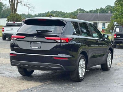 2023 Mitsubishi Outlander ES