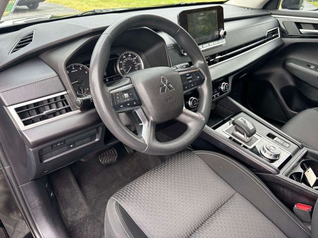 2023 Mitsubishi Outlander ES